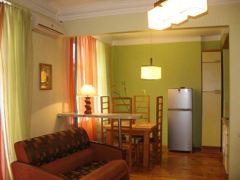 Ukrainian Hotel Service Apartments Kijów Zewnętrze zdjęcie